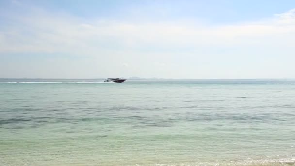 海で迅速なモーター ボート — ストック動画