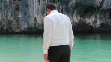 Kumsalda gidiyor damat