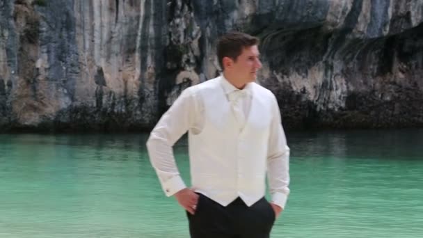 Groom on tropical beach — Stock Video