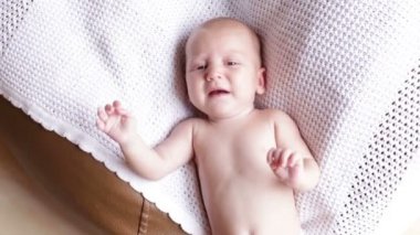 Bebek kız sallanan eller