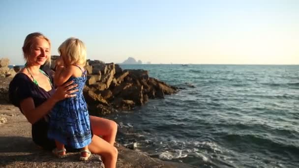 Little girl putting sunglasses on mother — Stock Video