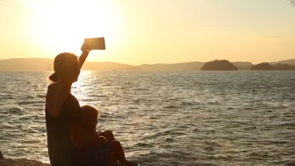 Mother and daughter making selfie — Stock Video