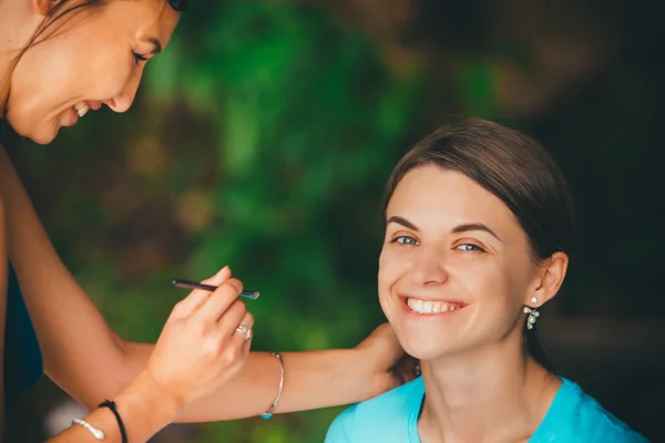 Make up untuk pengantin muda yang cantik — Stok Foto