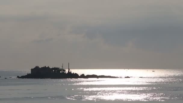 Panorama de la maison sur l'île — Video