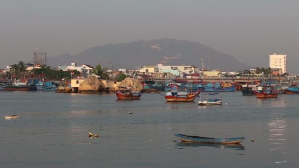 Fishing boats at bridge in Vietnam — Stock Video