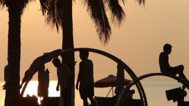 İnsanlar sabah egzersizleri Vietnam yapın