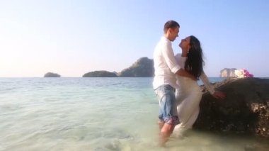 Gelin ve damat tropikal deniz