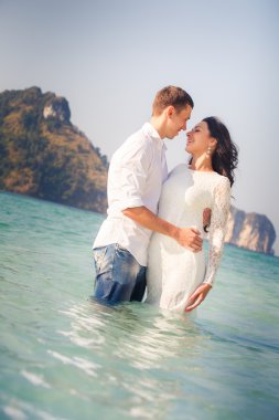 Gelin ve damat deniz plaj