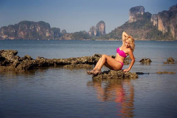 Woman in bikini at sea — Stock Photo, Image