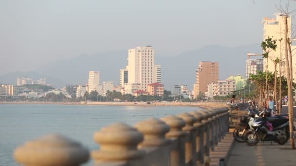 Panorama van de stad en de zee in Vietnam — Stockvideo