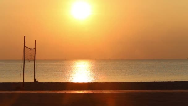 Панорама восхода солнца над пляжем — стоковое видео