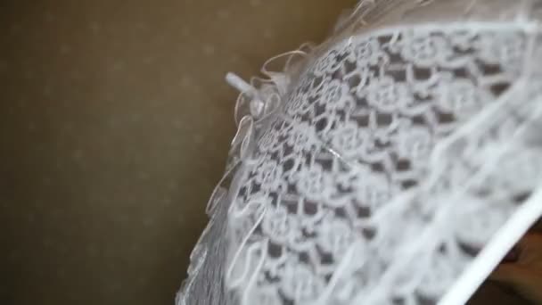 Parapluie en dentelle de mariage blanche — Video