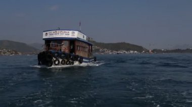 Adaları'na sürüklenen dalgıçlar ile tekne