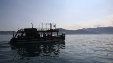 Adaları'na sürüklenen dalgıçlar ile tekne