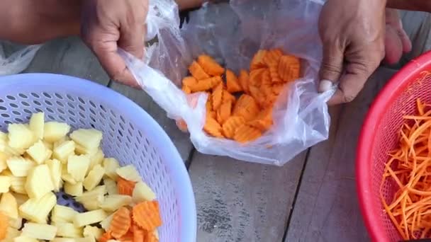 Vietnamese guy cuts vegetables to cook soup — Stock Video