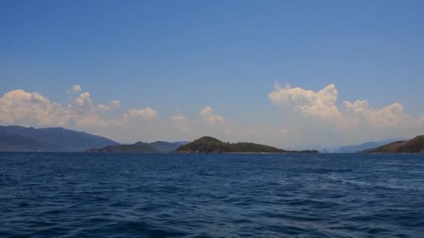 nuages ciel et montagnes au lever du soleil 