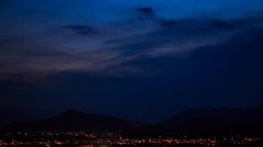 gece boyunca Karadeniz defne Dağları bulutlara