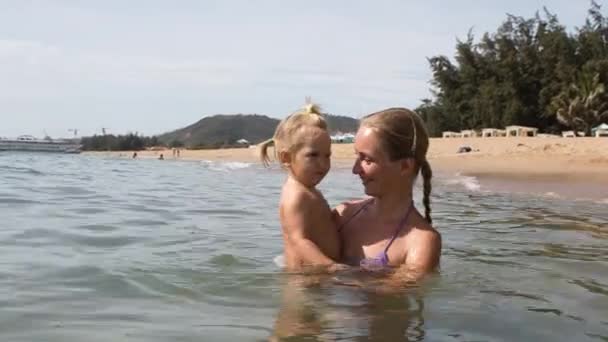Mother holds  little daughter in sea — Stock Video