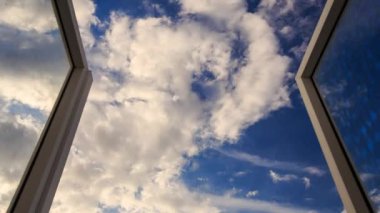 Beyaz cumulus bulutları çalışan görünümü