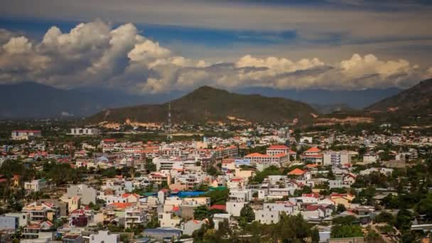 Blick auf die vietnamesische Kurstadt — Stockvideo