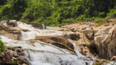 şelale çağlayan görünümünü