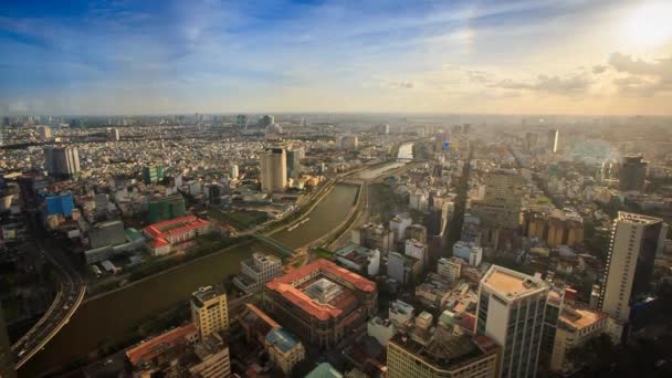 Grande rio, ponte e tráfego ao pôr do sol — Vídeo de Stock