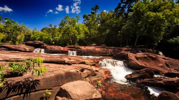 Río de montaña espumoso — Vídeos de Stock