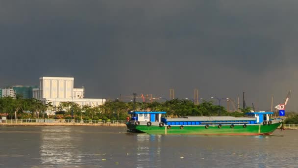 Barco Turístico Vietnamita — Vídeo de Stock