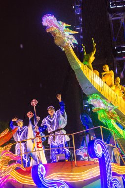Kimliği belirsiz katılımcıları Çingay Parade