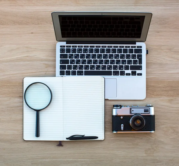 Notebook, notepad, magnifier and camera — Stock Photo, Image