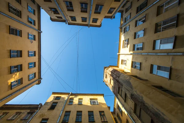 Yard-a well in center of St. Petersburg — Stock Photo, Image