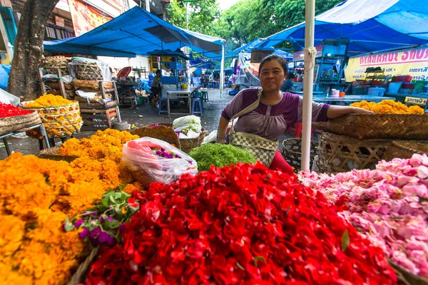 Unidentified local street vendor — Stock Photo, Image