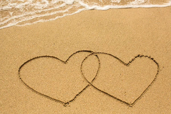 Couple of hearts on the beach — Stok fotoğraf