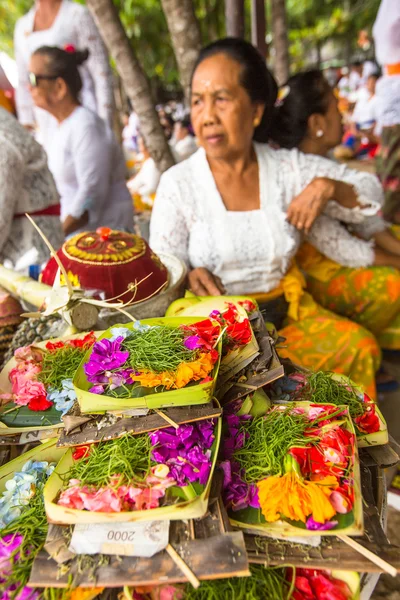 Människor under Melasti Ritual — Stockfoto