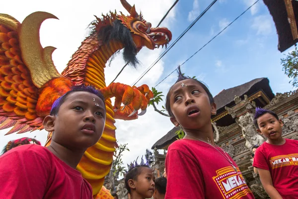 Children during the celebration of Nyepi — Stockfoto