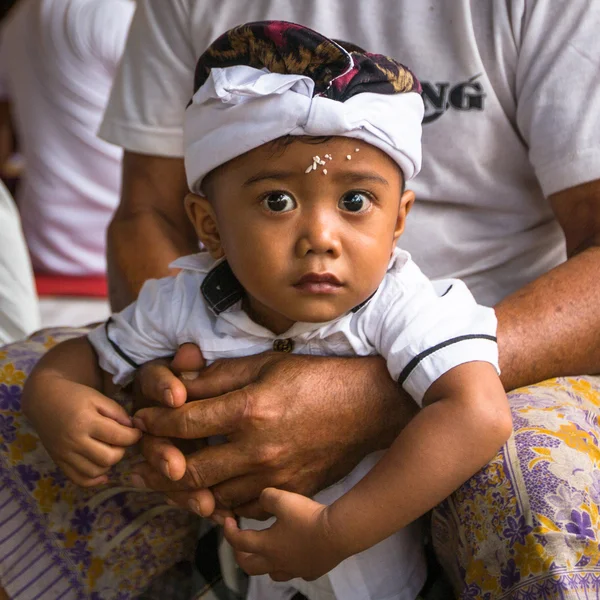 Bambino durante la celebrazione - Giornata Balinese — Foto Stock