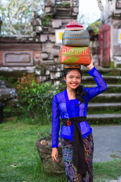 Personas durante la celebración ante Nyepi — Foto de Stock