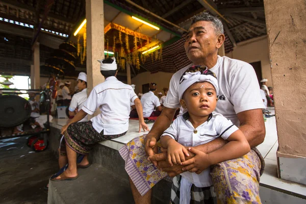 Kind tijdens de viering voor Nyepi — Stockfoto