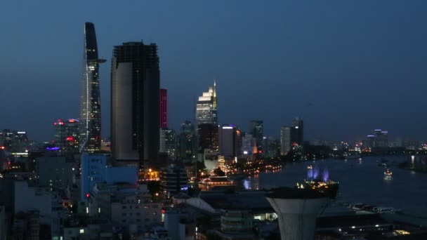 Vista de Ho Chi Minh por la noche — Vídeos de Stock