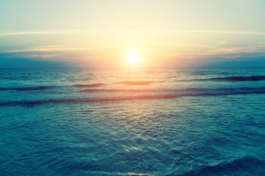 güzel parlak gün batımı