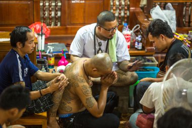 Kimliği belirsiz katılımcıları Wai Kroo Master gün töreni