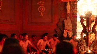 Geleneksel balinese Kecak Trance ateş dans
