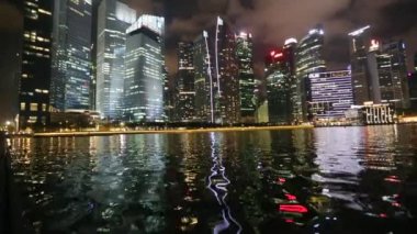 Marina Bay gece, Singapur.