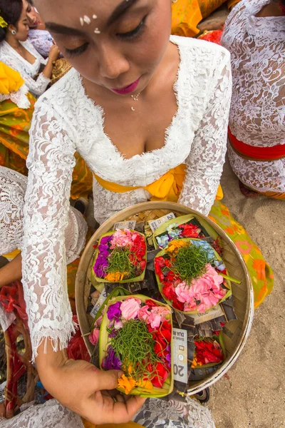 Personas no identificadas durante el ritual de Melasti —  Fotos de Stock