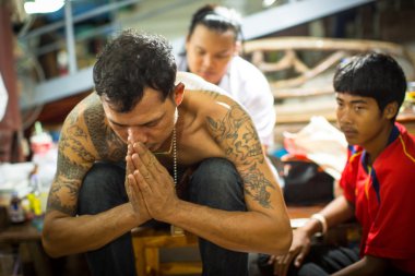 Kimliği belirsiz katılımcı Wai Kroo