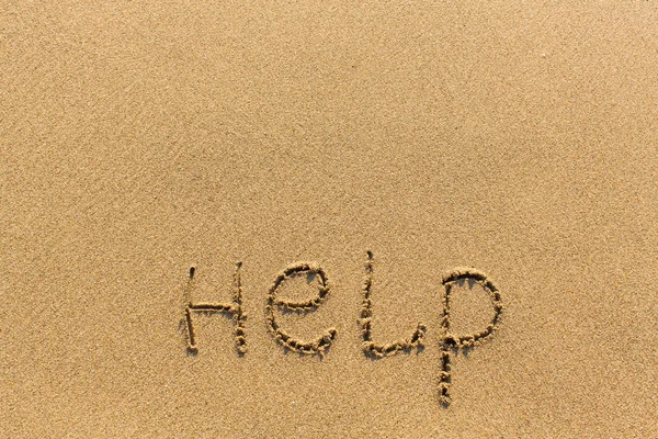 Hjälp - word på sanden — Stockfoto