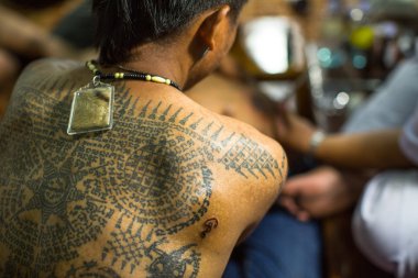 Kimliği belirsiz katılımcı Wai Kroo