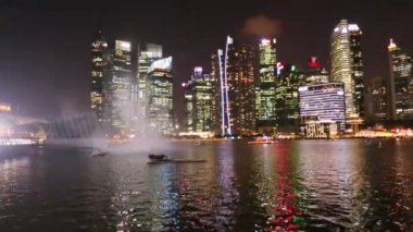 İş bölgesinde Marina Bay binalar manzarası. Singapur