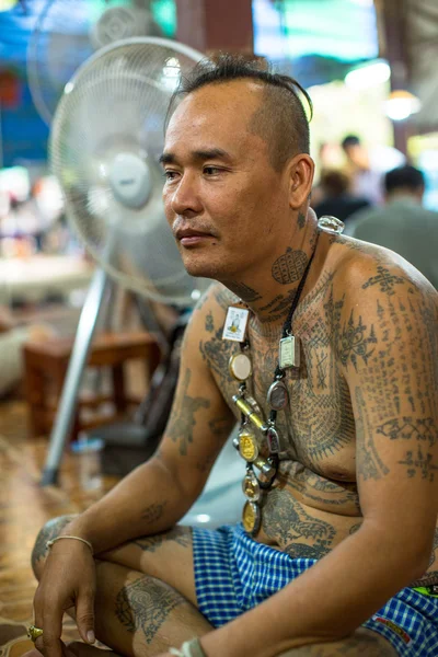 Kimliği belirsiz katılımcıları Wai Kroo