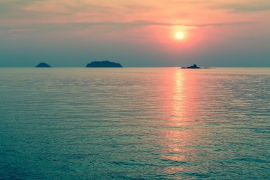 gün batımında tropik sahil